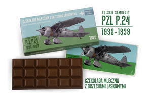 PZL P.24 — czekolada mleczna z orzechami laskowymi z naklejką